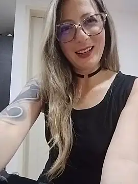 VALELUXX online show from 05-22-26, 03:24