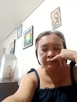 Snapshot of jeanyummytits chatting on 04-29-26, 10:38 jeanyummytits online show from 04-29-26, 10:38