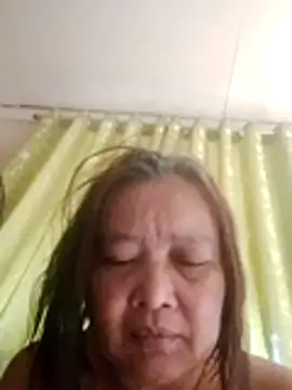 Snapshot of jeanyummytits chatting on 05-20-26, 05:57 jeanyummytits online show from 05-20-26, 05:57