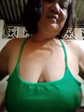 Snapshot of jeanyummytits chatting on 06-03-26, 01:25 jeanyummytits online show from 06-03-26, 01:25