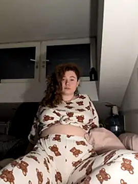 AmeliFoxi online show from 04-15-26, 08:42