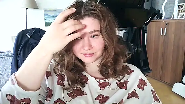 AmeliFoxi online show from 04-25-26, 08:17