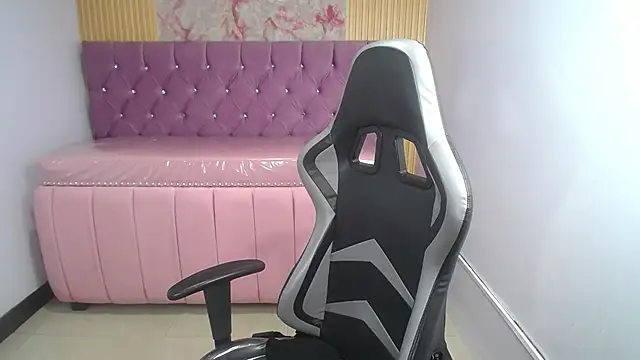 Snapshot of Kailee_ch chatting on 04-13-26, 01:05 Kailee ch online show from 04-13-26, 01:05