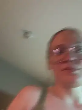 ItsSexxyScarlett online show from 05-17-26, 06:37