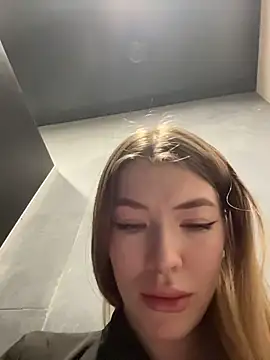 Risky Mia69 online show from 04-26-26, 05:10