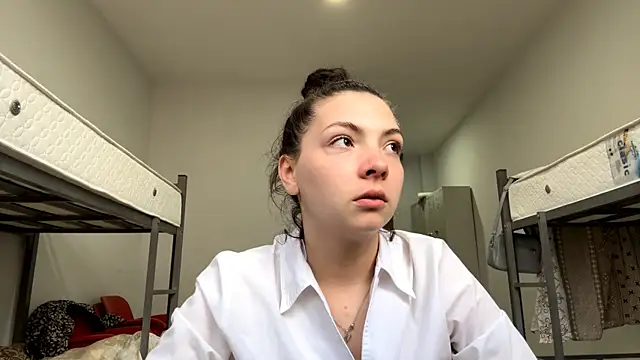 SharieLangan online show from 04-15-26, 03:52