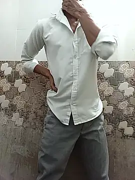Snapshot of itsmemadhu2019 chatting on 05-20-26, 08:04 itsmemadhu2019 online show from 05-20-26, 08:04