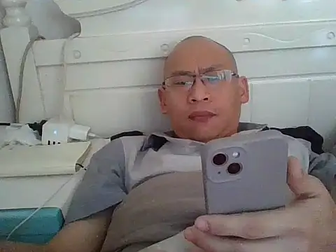 Snapshot of benly118 chatting on 04-15-26, 01:12 benly118 online show from 04-15-26, 01:12