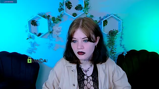 Snapshot of nikki_kiss_ chatting on 06-12-26, 08:35 nikki kiss online show from 06-12-26, 08:35
