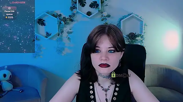 Snapshot of nikki_kiss_ chatting on 06-19-26, 08:29 nikki kiss online show from 06-19-26, 08:29