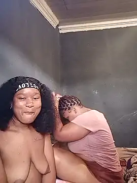 Snapshot of Diva-girl1 chatting on 04-14-26, 10:32 Diva-girl1 online show from 04-14-26, 10:32