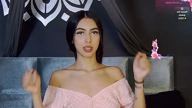 Snapshot of Mia_Gloww_ chatting on 05-06-26, 10:04 Mia Gloww online show from 05-06-26, 10:04