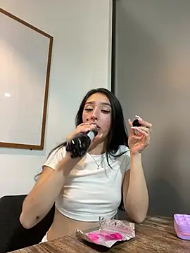 NickieCute- online show from 05-12-26, 08:17