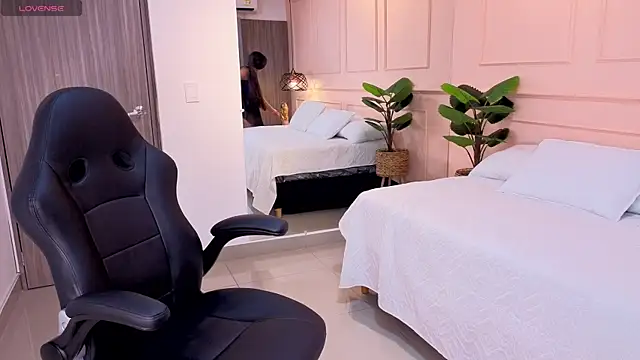 OLIVIA GARCIA   online show from 04-17-26, 11:13