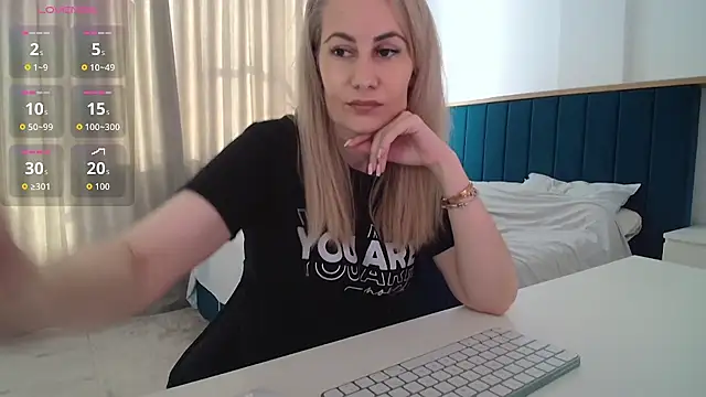 Snapshot of AdellynRose chatting on 06-20-26, 03:37 AdellynRose online show from 06-20-26, 03:37