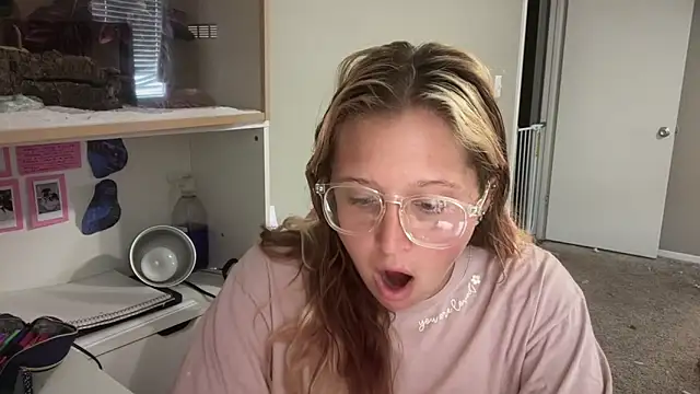 MUSCLEMOMMY1365 online show from 04-28-26, 04:01