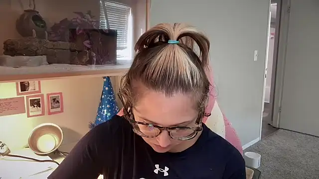 MUSCLEMOMMY1365 online show from 06-24-26, 09:03