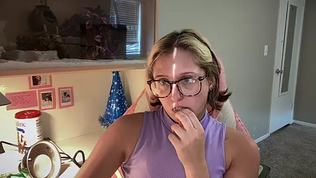 MUSCLEMOMMY1365 online show from 06-26-26, 11:09