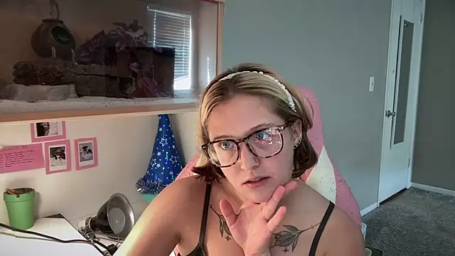 MUSCLEMOMMY1365 online show from 06-27-26, 08:25