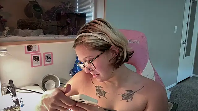 MUSCLEMOMMY1365 online show from 06-28-26, 07:53