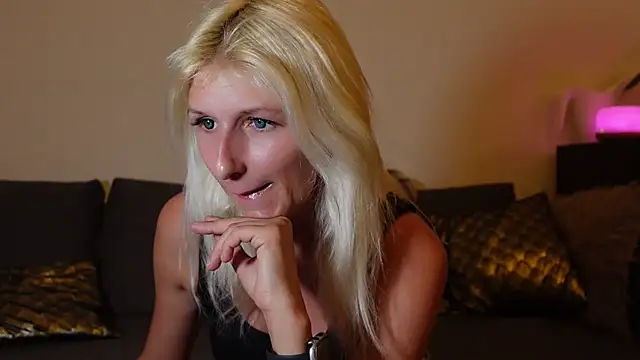 Snapshot of barbiplaymate chatting on 01-16-25, 06:59 barbiplaymate online show from 01-16-25, 06:59