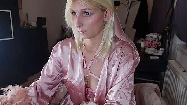 Snapshot of barbiplaymate chatting on 01-18-26, 05:39 barbiplaymate online show from 01-18-26, 05:39