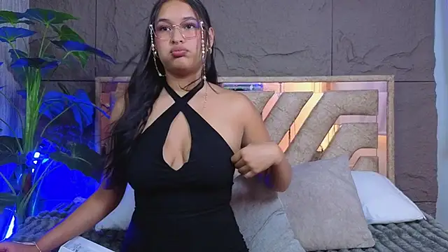 Snapshot of Milenka-5 chatting on 06-02-26, 07:49 Milenka-5 online show from 06-02-26, 07:49