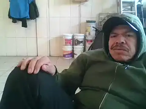 Snapshot of Oskr2024XXX chatting on 01-19-25, 06:32 Oskr2024XXX online show from 01-19-25, 06:32