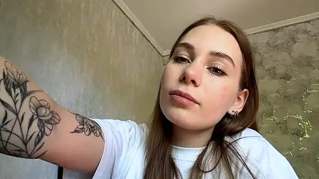 FlufyRabbit online show from 04-15-26, 06:20