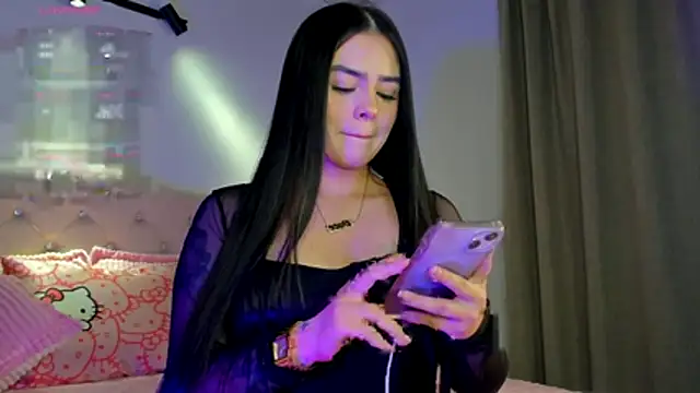 Snapshot of holly444_ chatting on 07-11-26, 04:37 holly444 online show from 07-11-26, 04:37