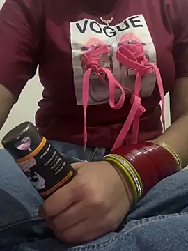 Snapshot of Cute_maari chatting on 04-30-26, 10:14 Cute maari online show from 04-30-26, 10:14