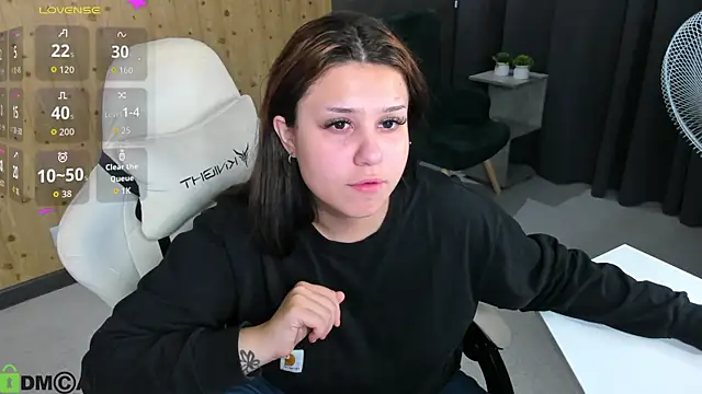 nicolewoss online show from 06-29-26, 04:52