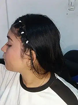 Snapshot of mari_diaz chatting on 05-26-26, 04:03 mari diaz online show from 05-26-26, 04:03
