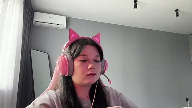 Alinalovelove online show from 04-16-26, 01:34