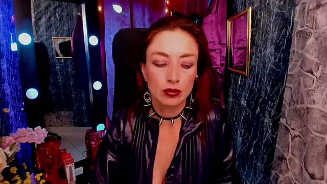 Queenscarlettsecret online show from 04-25-26, 07:55