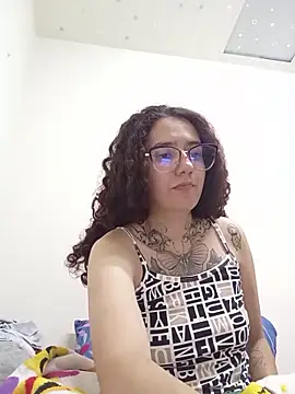 Aura Phone online show from 05-18-26, 03:02