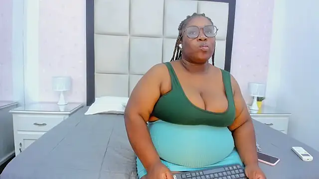 Snapshot of TreisyVixen chatting on 07-04-26, 03:45 TreisyVixen online show from 07-04-26, 03:45
