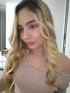Snapshot of Bebitafiu chatting on 05-18-26, 01:35 Bebitafiu online show from 05-18-26, 01:35