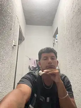 Snapshot of Alcantar01 chatting on 05-17-26, 10:39 Alcantar01 online show from 05-17-26, 10:39