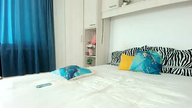 Mira Shine online show from 07-15-26, 04:29