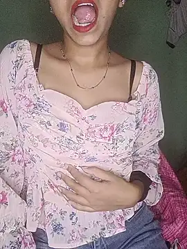 Snapshot of Rashmika__Rouni chatting on 06-11-26, 08:07 Rashmika Rouni online show from 06-11-26, 08:07