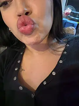 Snapshot of Sara_fun chatting on 01-15-25, 05:29 Sara fun online show from 01-15-25, 05:29