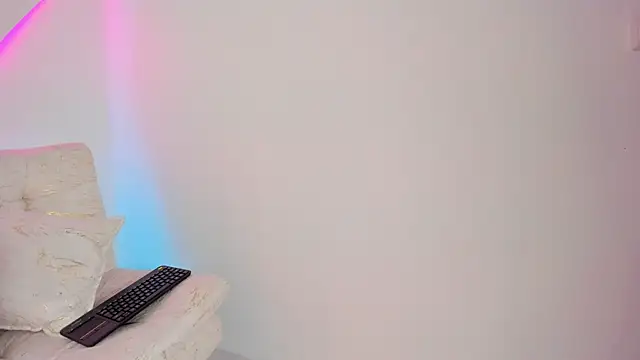 VenusBlazzer online show from 04-24-26, 02:08