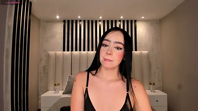 PaulineSanz online show from 06-19-26, 07:17