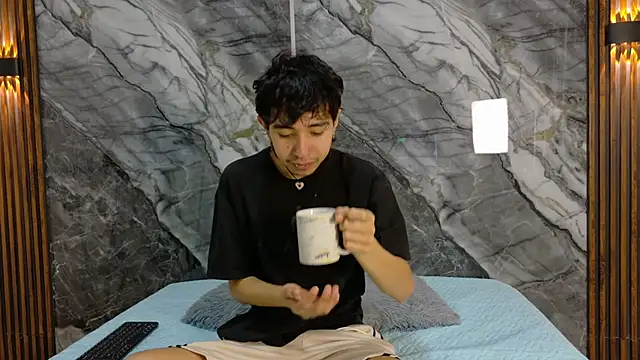 NoahWalker   online show from 05-24-26, 11:04