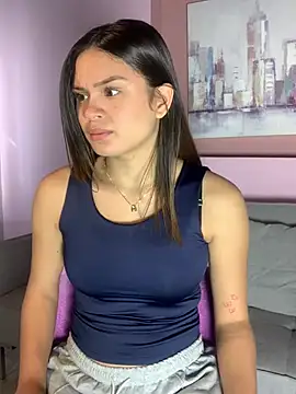 AuroraMoore Pink online show from 04-22-26, 11:45