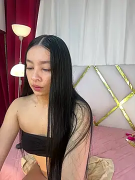 Lila-pinkky online show from 04-27-26, 12:03