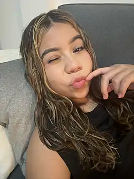 M1la 18 online show from 06-25-26, 04:34