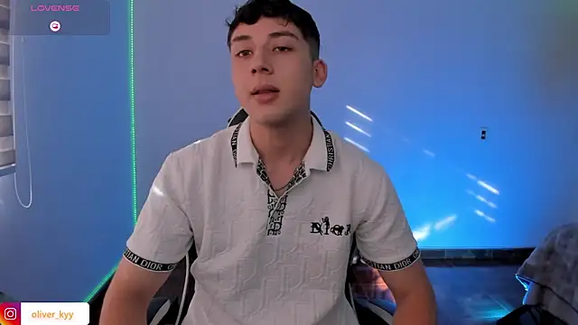 Snapshot of OLIVER_K chatting on 05-29-26, 09:35 OLIVER K online show from 05-29-26, 09:35
