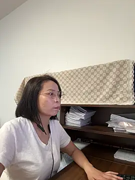 Snapshot of lisha521 chatting on 06-10-26, 01:28 lisha521 online show from 06-10-26, 01:28